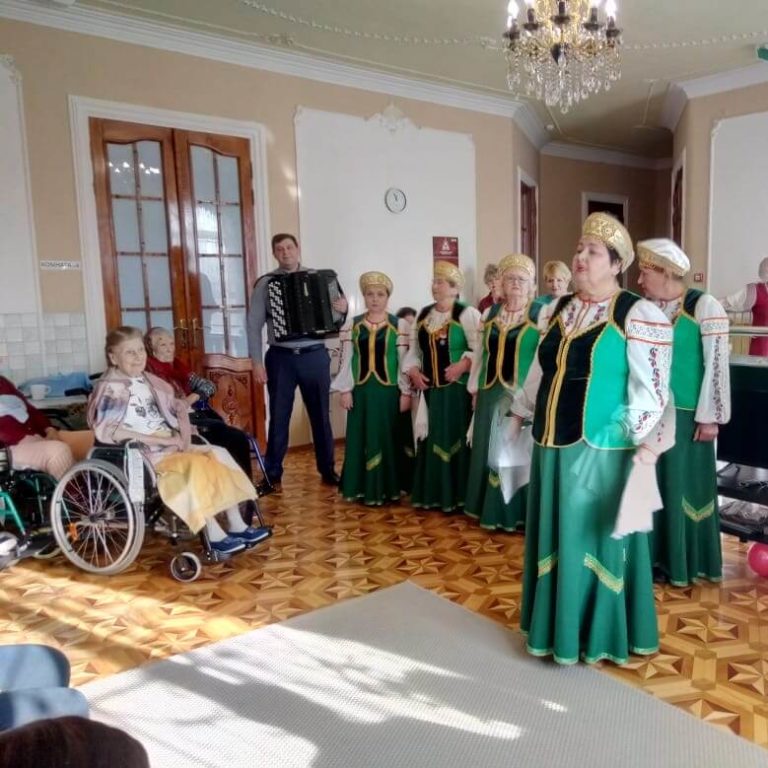 Праздник 8 марта в пансионате для престарелых